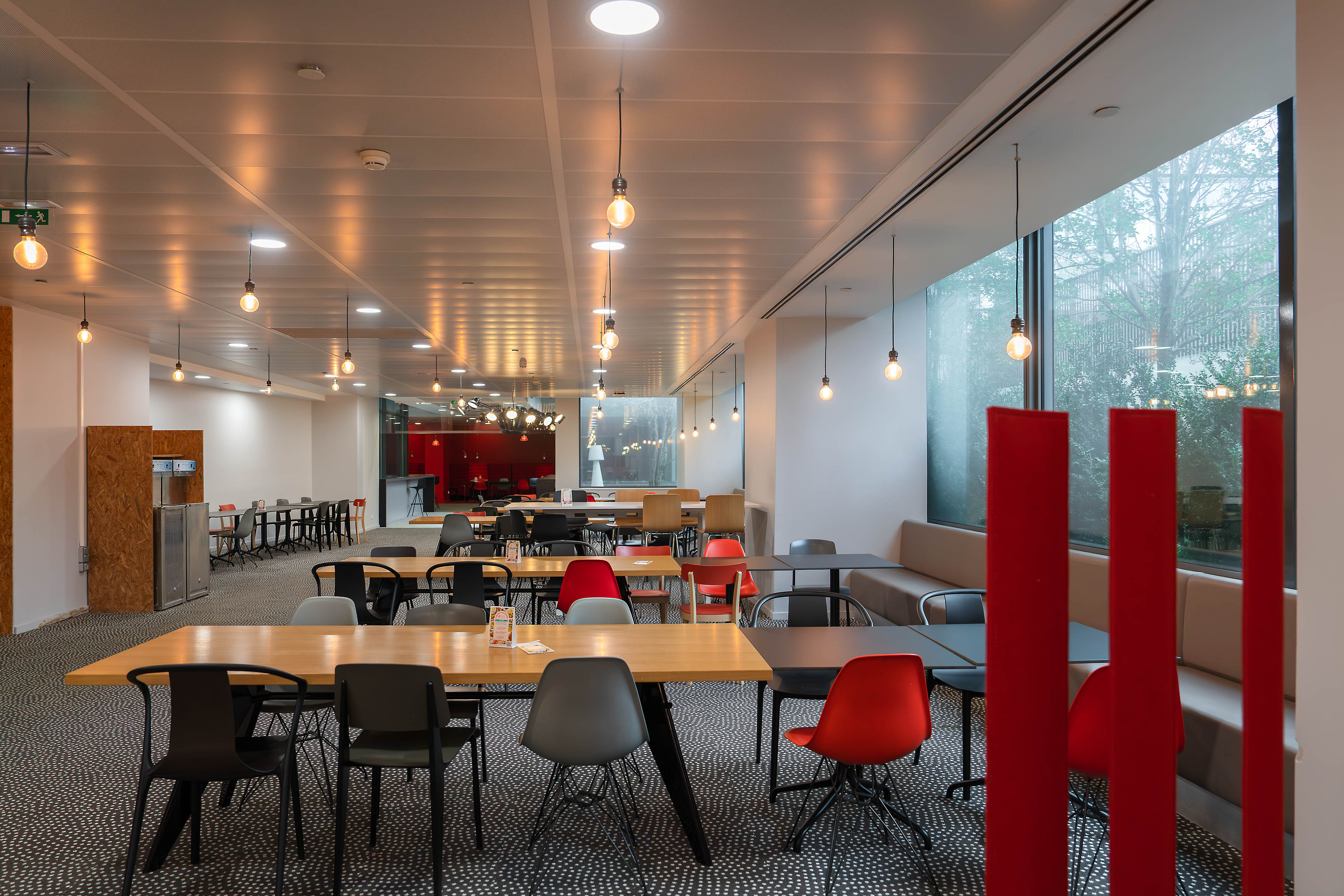 Restaurant food court